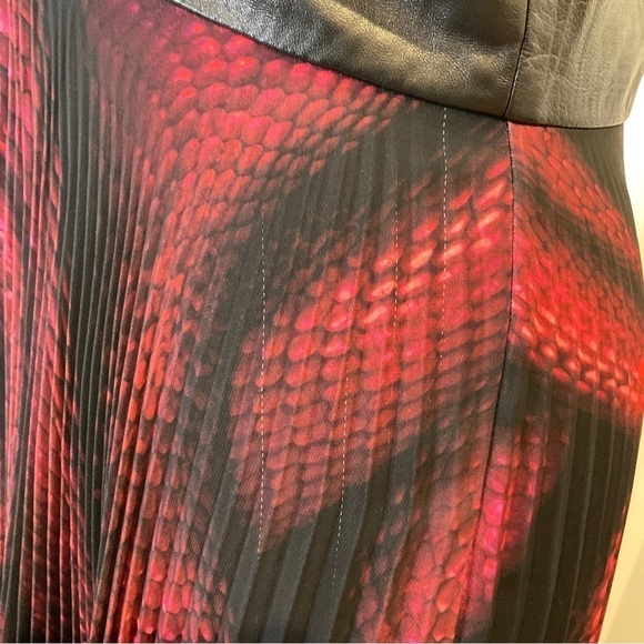 Milly Swirl Print Pleats Maxi Dress V-Neck Size 10 - Picture 15 of 16